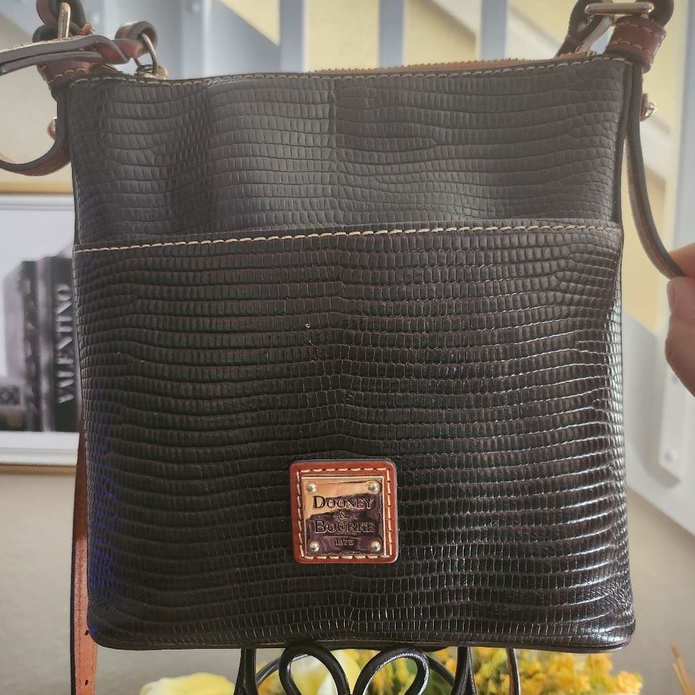 Dooney & Bourke Lizard Embossed Letter Carrier Crossbody bag